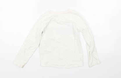 Back view of Nutmeg girls’ white basic t-shirt, size 6-7, years