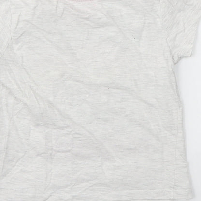 Brand and care label for Primark girls’ grey basic t-shirt, size 4-5, years