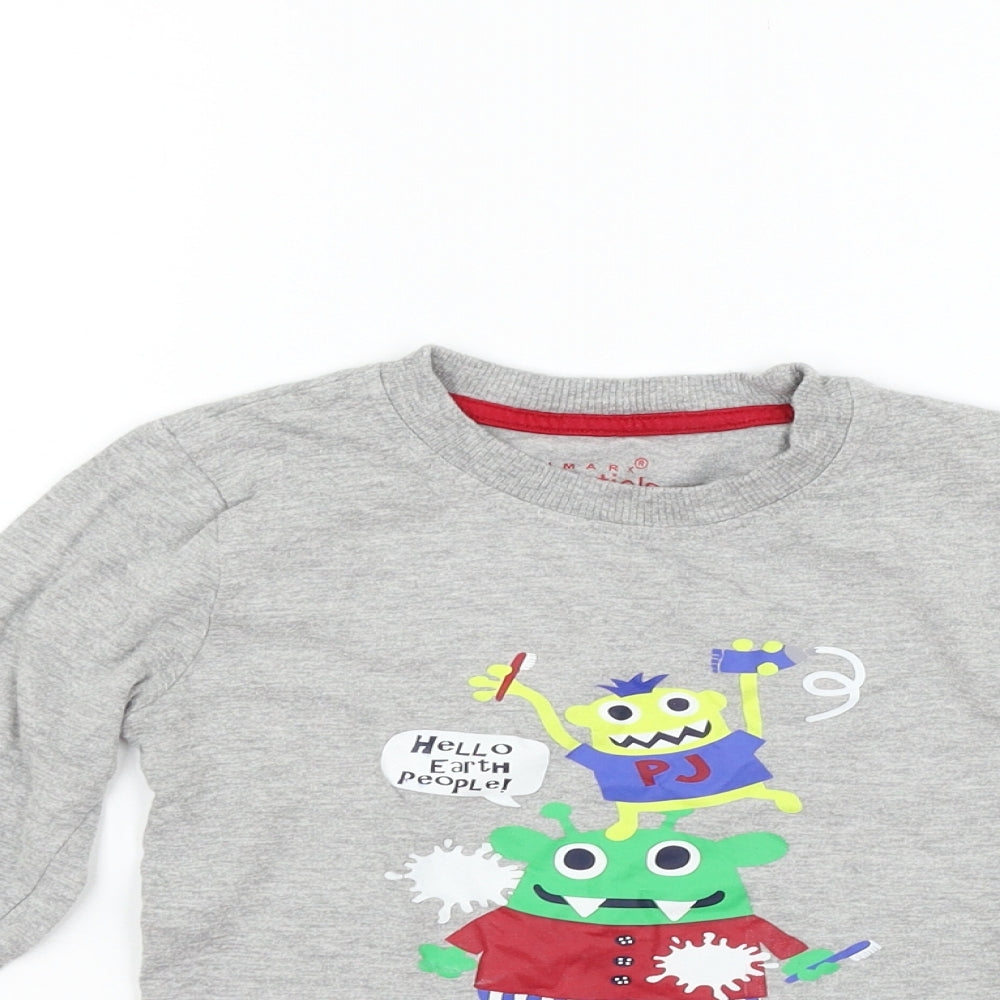 Close-up detail of Primark girls’ grey basic t-shirt, size 4-5, years