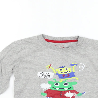 Close-up detail of Primark girls’ grey basic t-shirt, size 4-5, years
