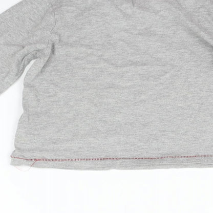 Brand and care label for Primark girls’ grey basic t-shirt, size 4-5, years