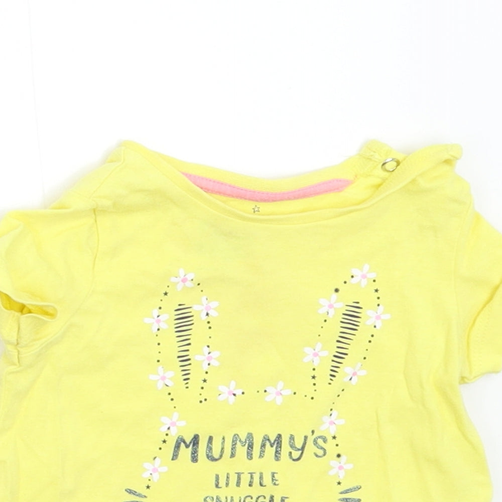 Close-up detail of F&F Baby Yellow Basic T-Shirt, size 0-3, Months