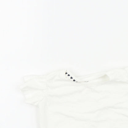 Close-up detail of Jeff&co girls’ white basic t-shirt, size 18-24, months