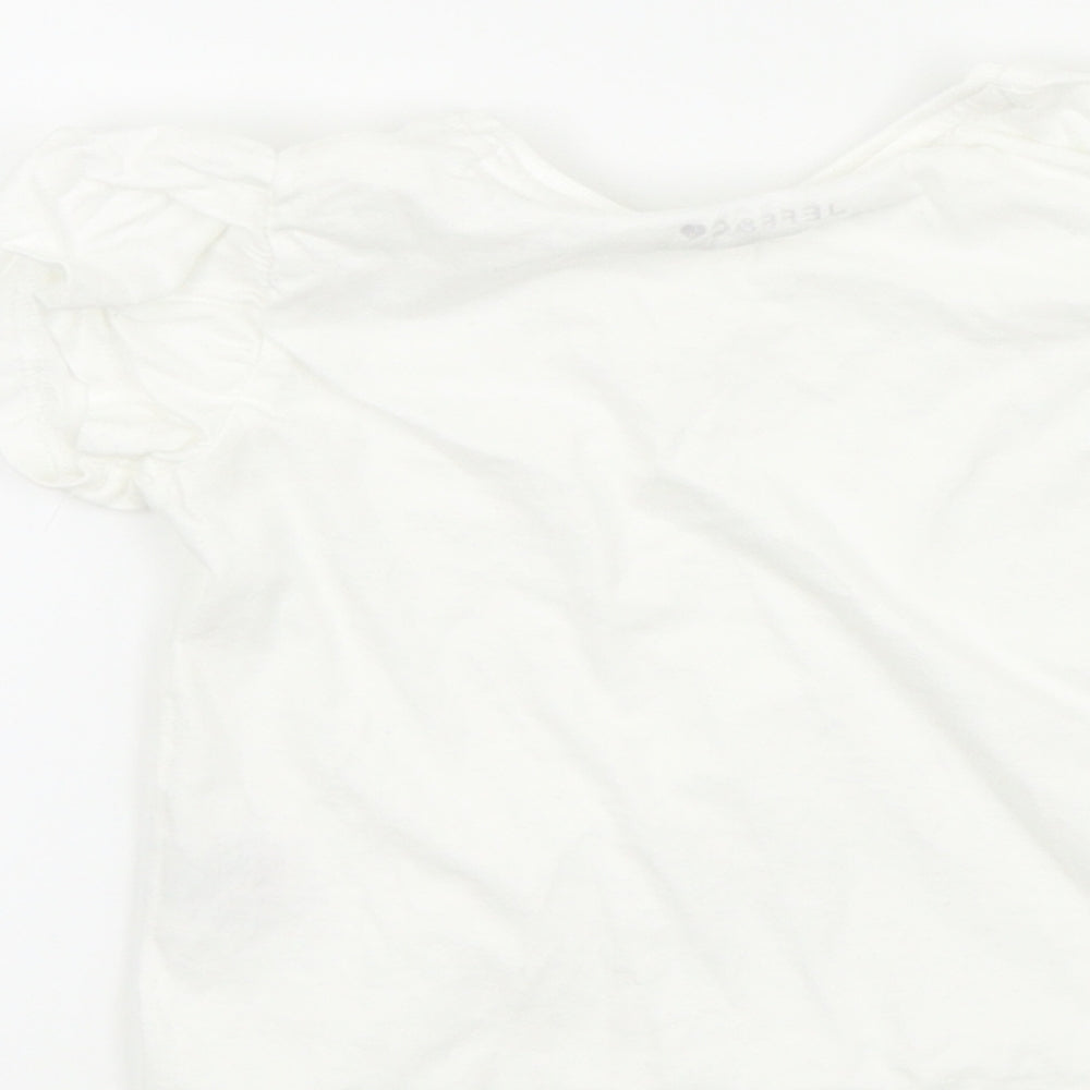 Brand and care label for Jeff&co girls’ white basic t-shirt, size 18-24, months