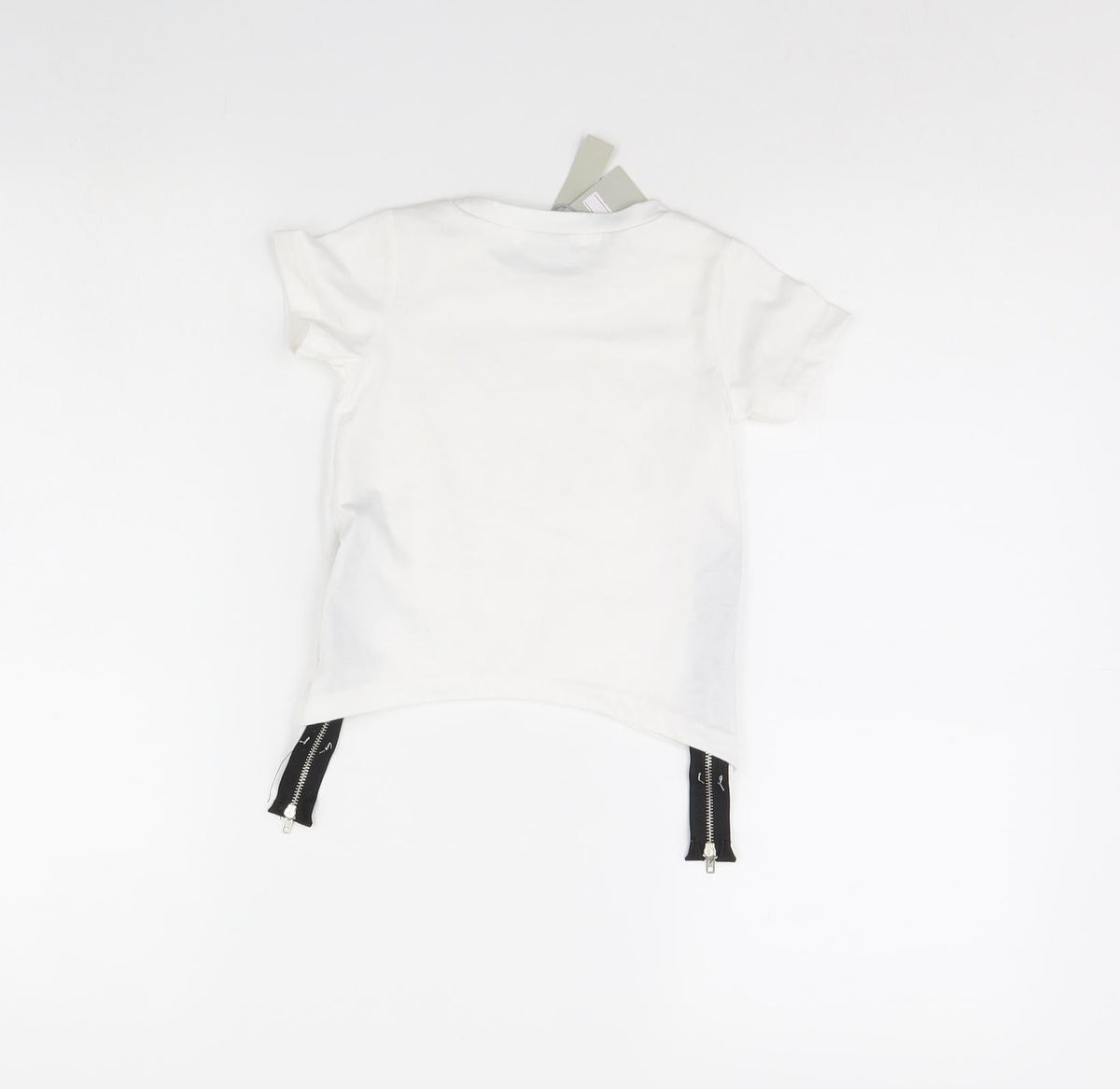 Back view of chicaprie Baby White Basic T-Shirt, size 18-24, Months