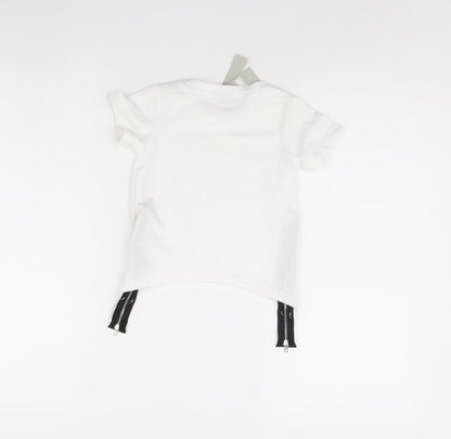 Back view of chicaprie Baby White Basic T-Shirt, size 18-24, Months