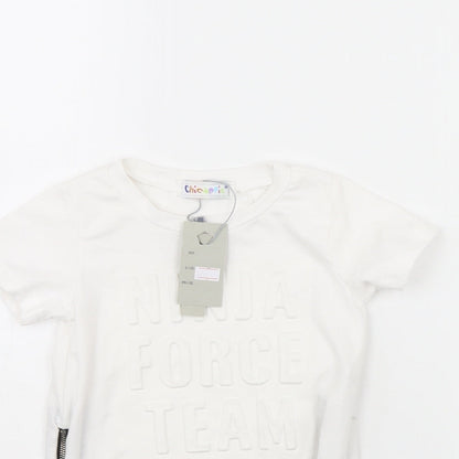 Close-up detail of chicaprie Baby White Basic T-Shirt, size 18-24, Months