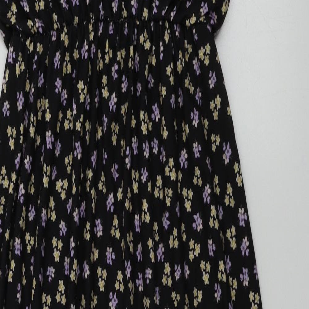 Boohoo  Womens Black Floral  A-Line  Size 4