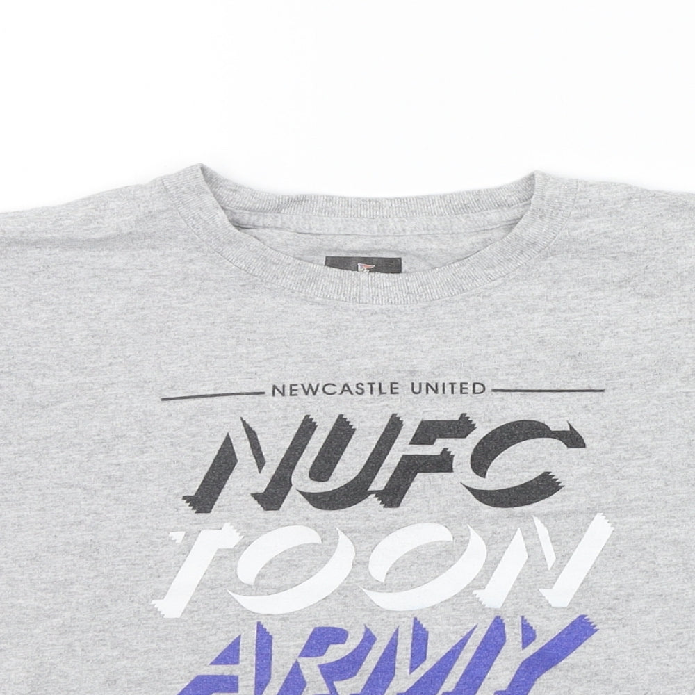 Close-up detail of Newcastle United boys’ grey basic t-shirt, size S