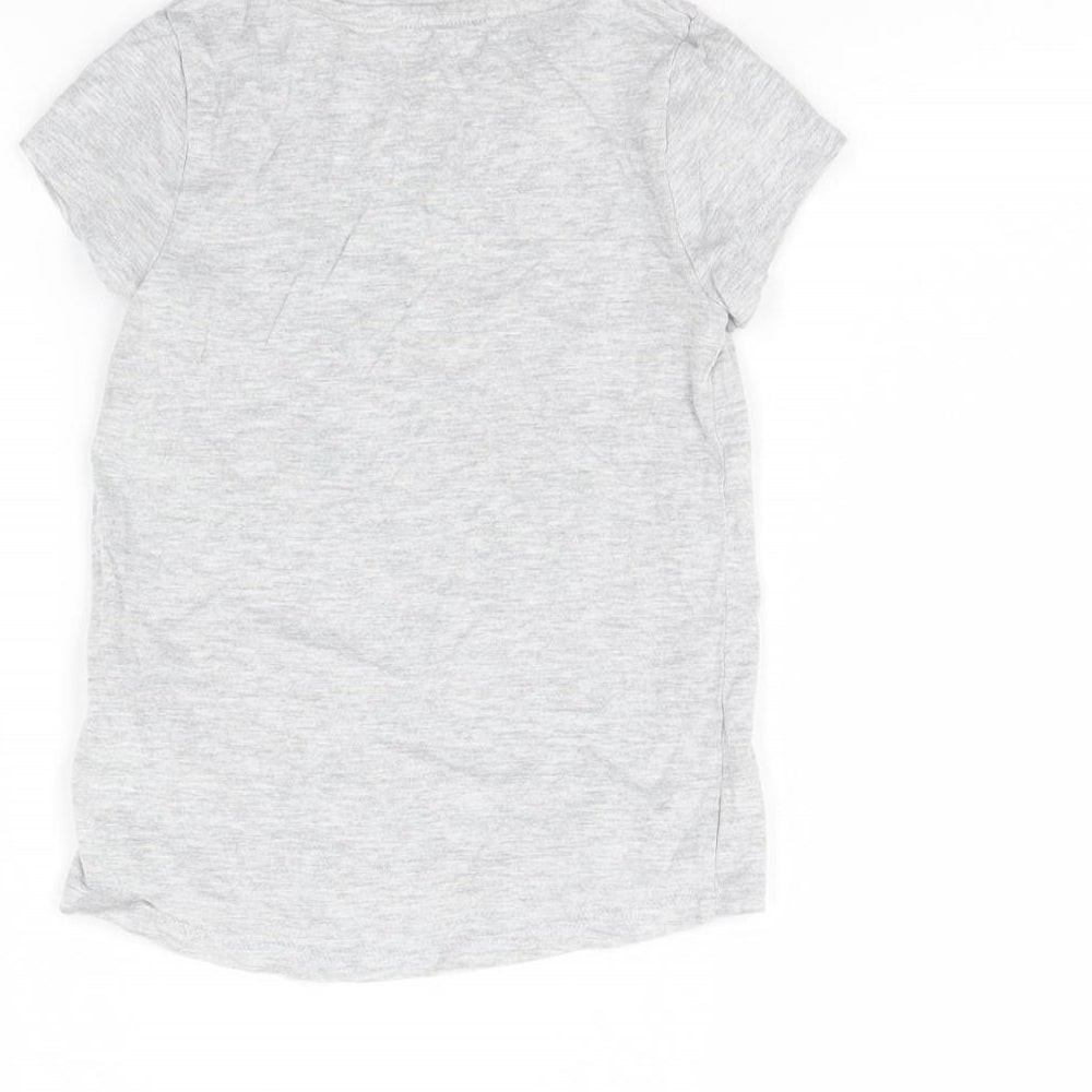 Brand and care label for F&F girls’ grey basic t-shirt, size 2, years