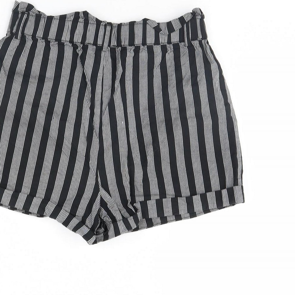 FOREVER 21 Womens Black Striped  Cut-Off Shorts Size S