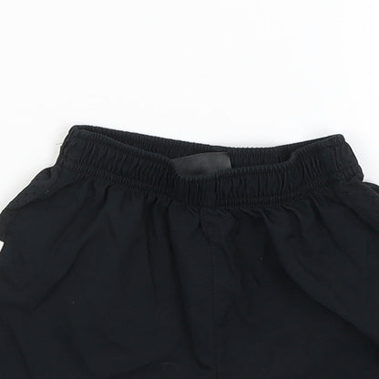 Umbro Boys Black   Sweat Shorts Size 4-5 Years