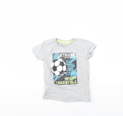 Preworn Boys Grey   Basic T-Shirt Size 4 Years  - Football