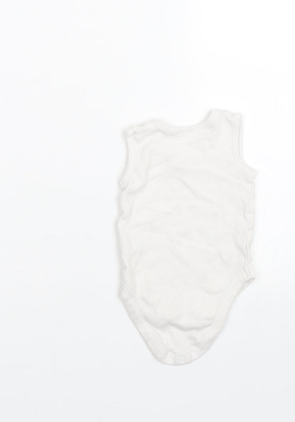 nutnmeg Baby White   Basic Tank Size 3-6 Months