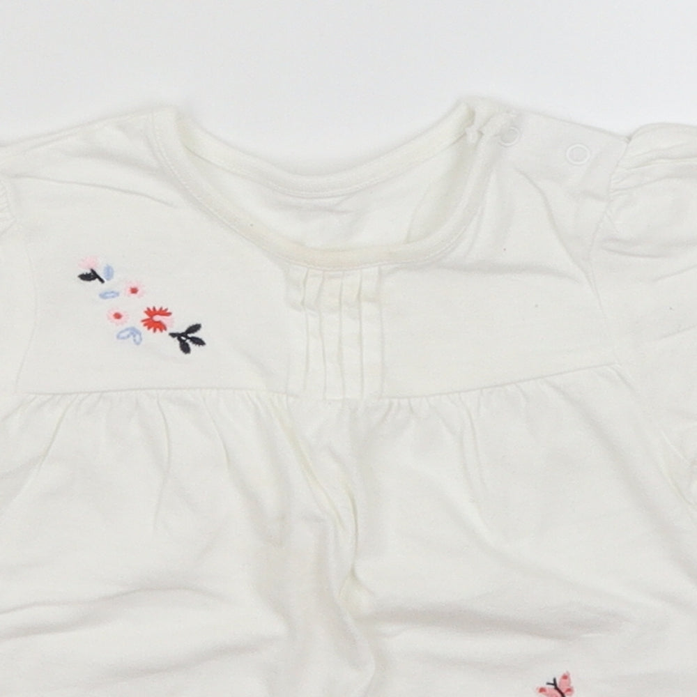 Little Nutmeg Baby White   Basic T-Shirt Size 12-18 Months