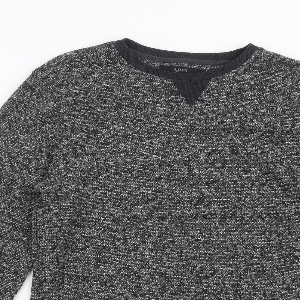 Close-up detail of ACW men’s grey pullover sweatshirt, size M