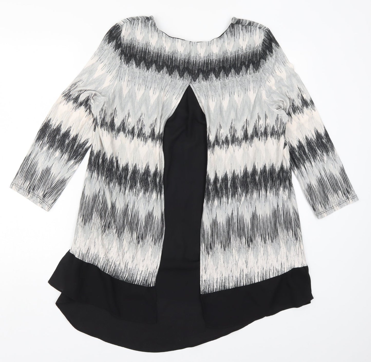 Bonmarché Womens Grey Geometric  Basic T-Shirt Size 14  - Zig Zag