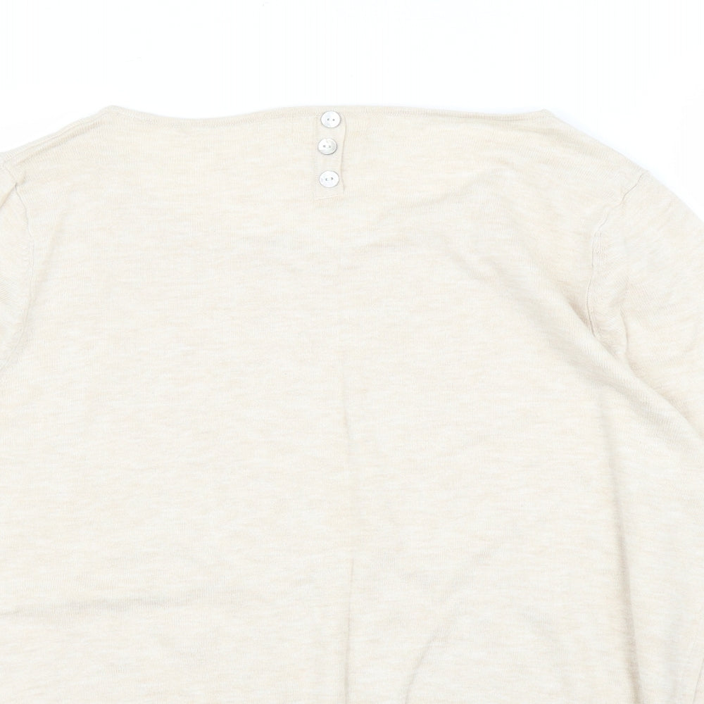 Close-up detail of Beverley Hills men’s beige jumper, size XL
