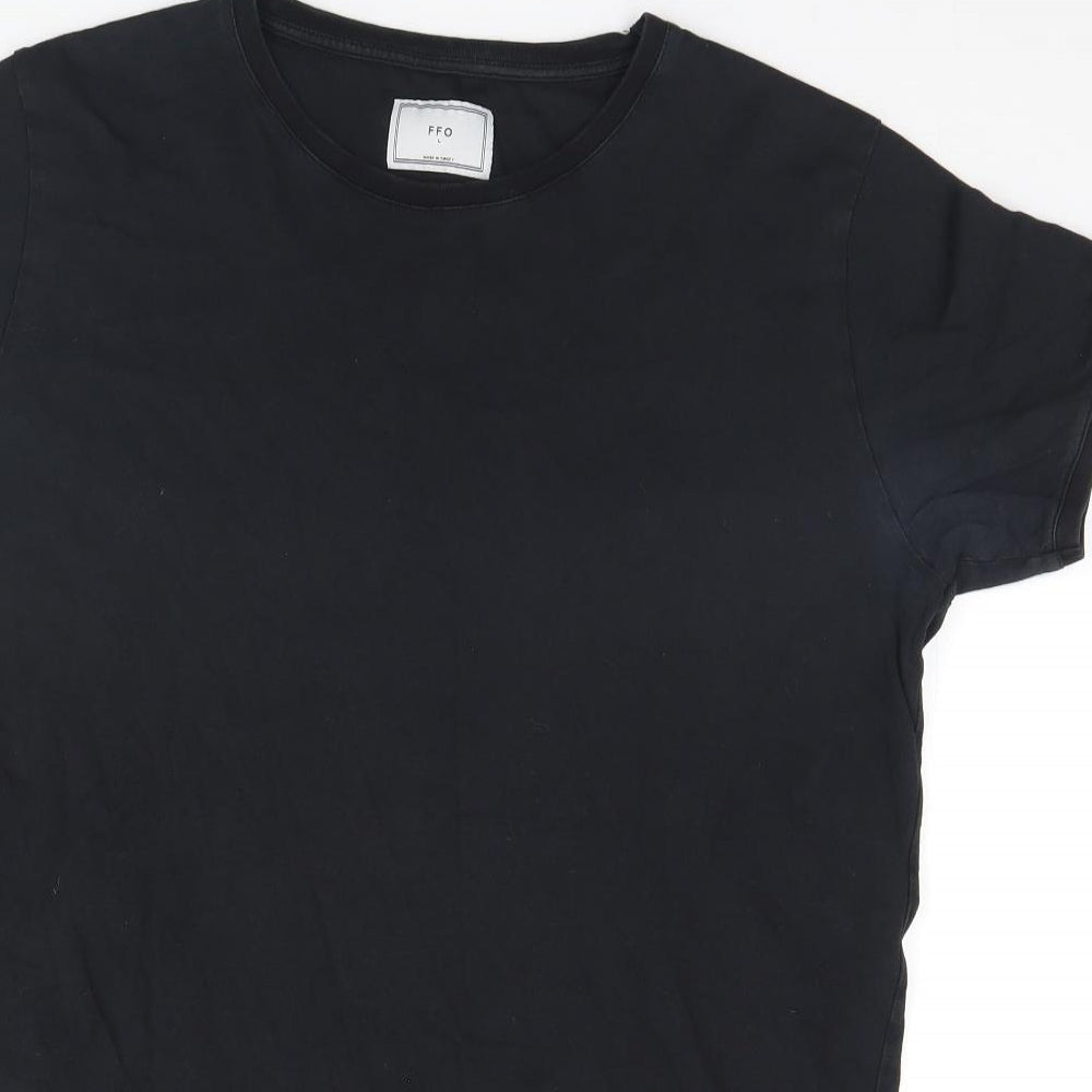 Preworn Mens Black    T-Shirt Size L