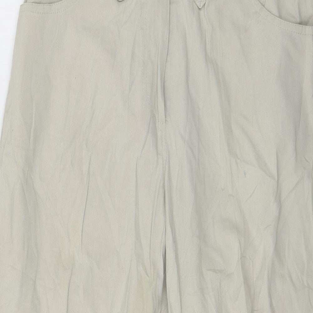 Womens UK Size 32 in Preworn Regular Fit Cropped Green Trousers