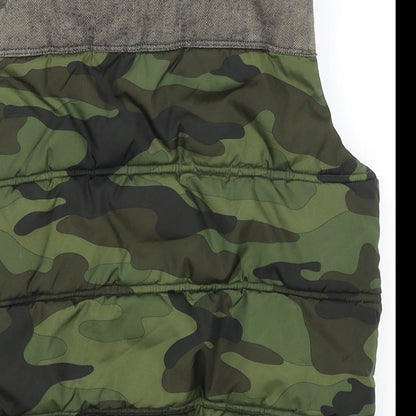 Gap  Boys Green Camouflage  Gilet Coat Size 5 Years