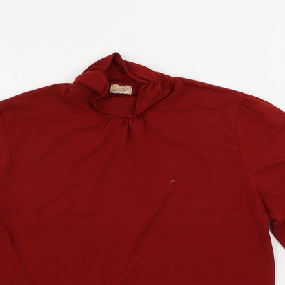 Close-up detail of CLIMATYL women’s red basic t-shirt, size M