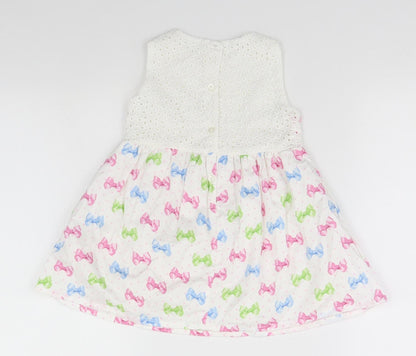 Preworn Girls White Geometric  A-Line  Size 9-12 Months