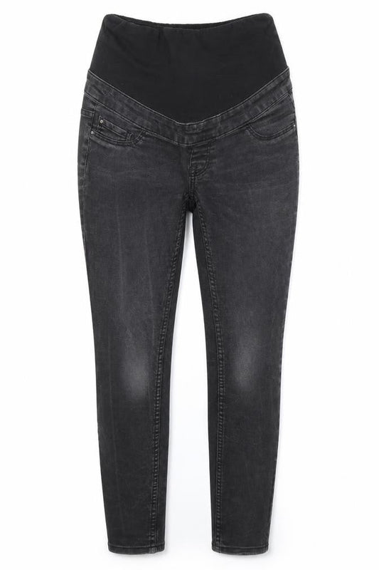 Front view of New Look women’s black denim jegging jeans, size UK 8, 27-inch leg