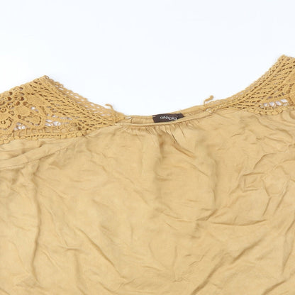 ANYPLACE Womens Gold   Basic T-Shirt Size M