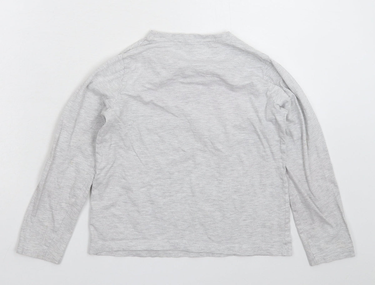 Back view of Primark boys’ grey basic t-shirt, size 8-9, years