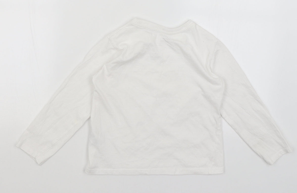 Back view of Primark girls’ white basic t-shirt, size 6-7, years