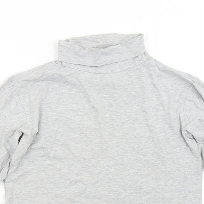 Close-up detail of Up Fashion women’s grey basic t-shirt, size XL