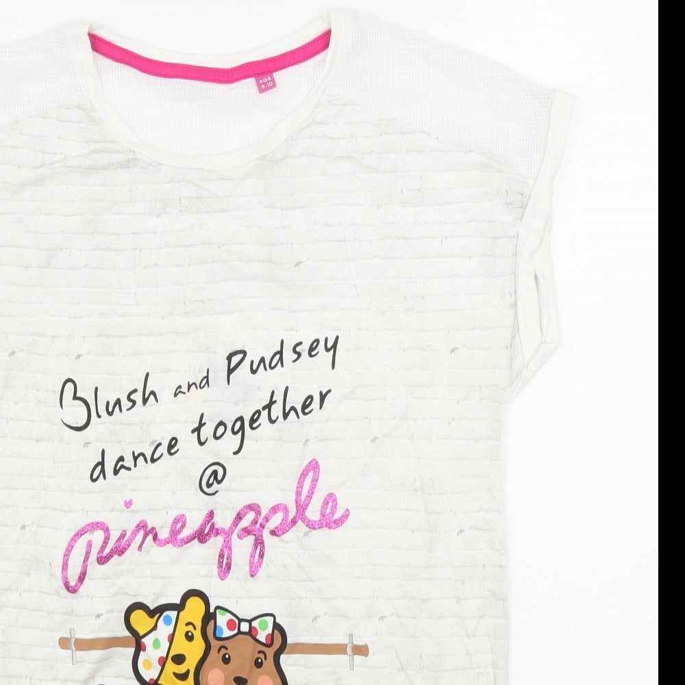 Close-up detail of Debenhams girls’ grey basic t-shirt, size 9, years