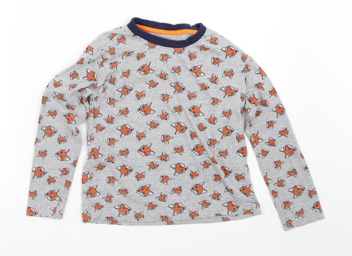 Front view of Primark boys’ grey solid pyjama top, size 7-8, years