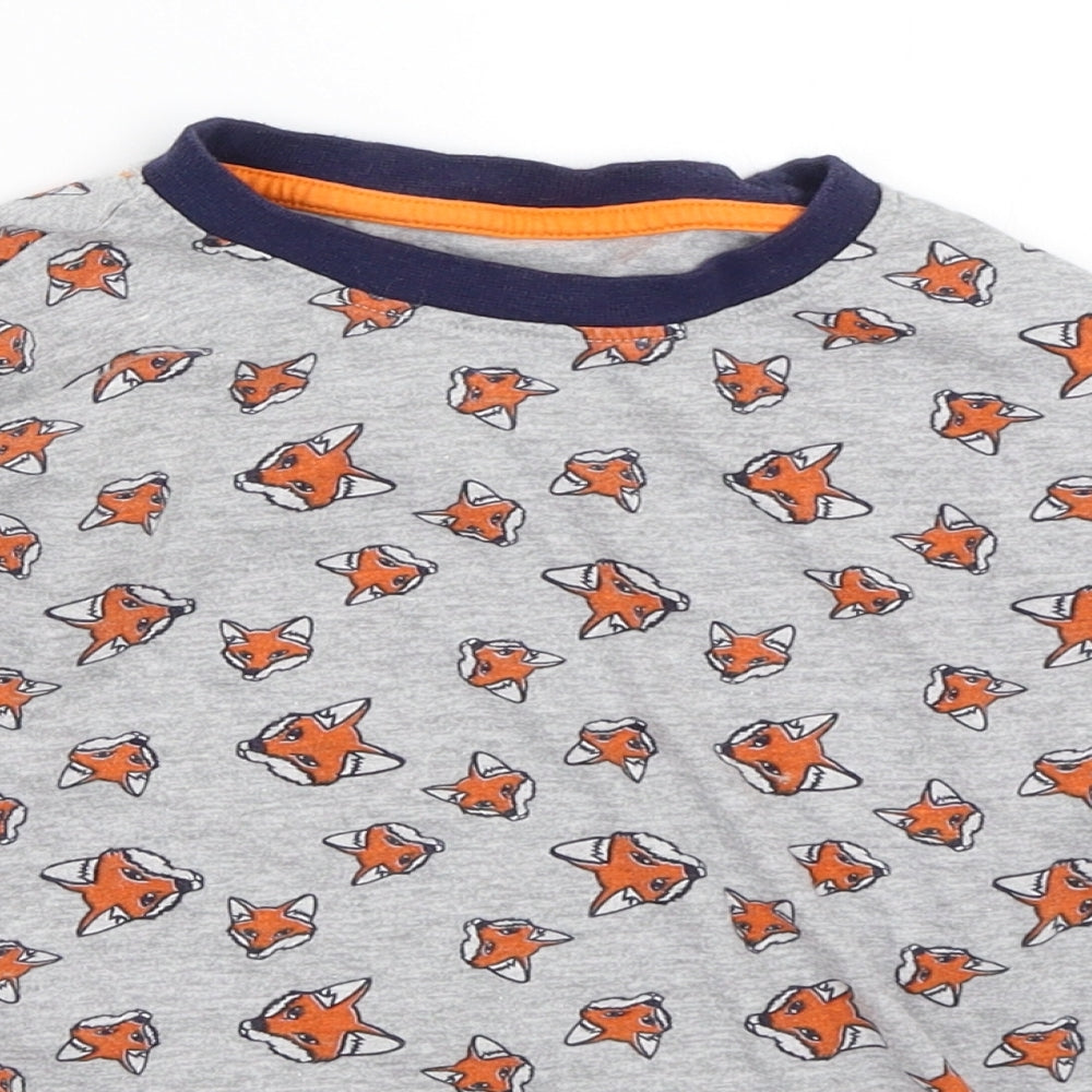 Close-up detail of Primark boys’ grey solid pyjama top, size 7-8, years
