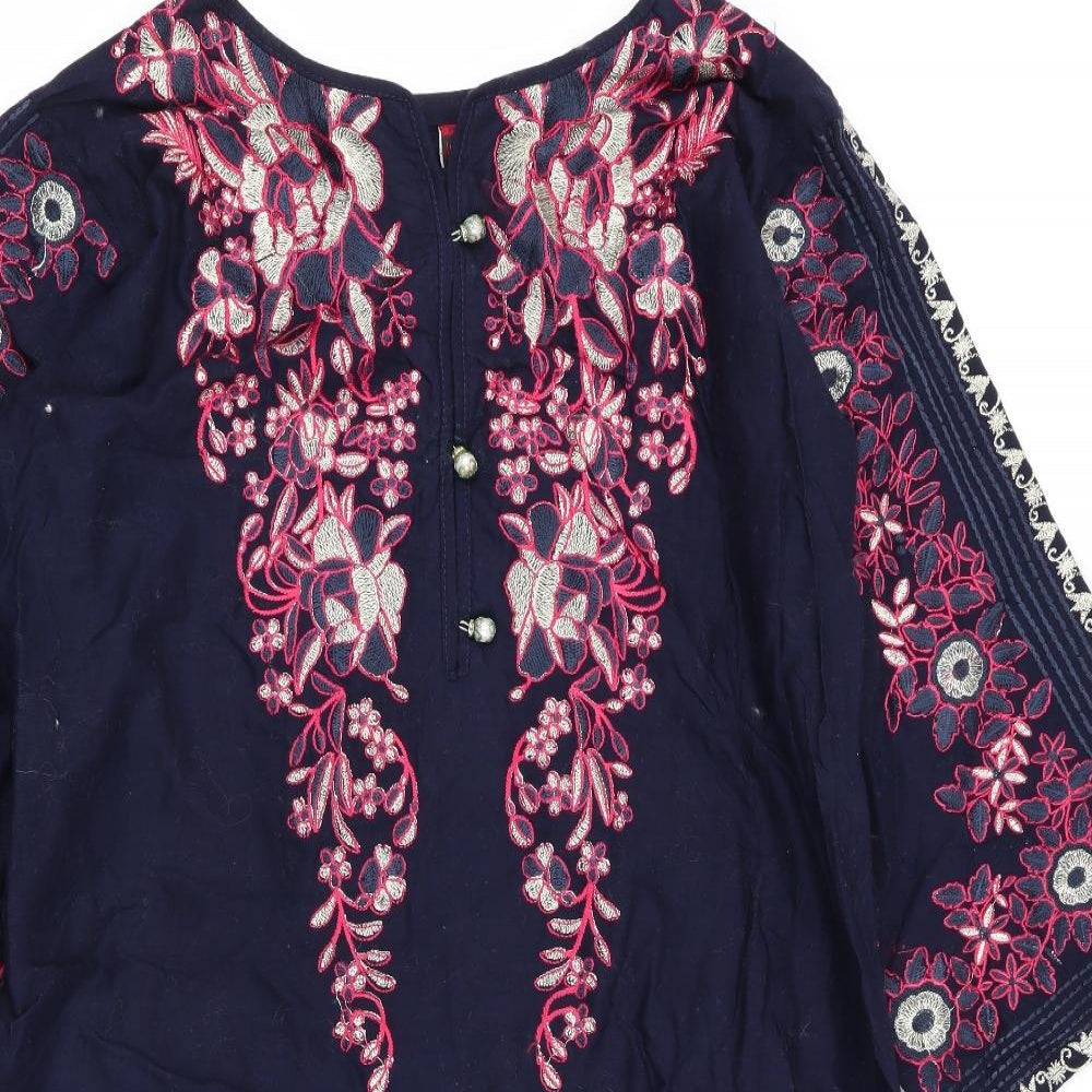 Close-up detail of Fatima's women’s blue floral a-line, size M