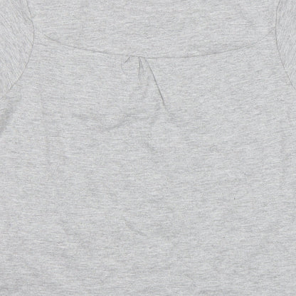 Brand and care label for LA Gear girls’ grey basic t-shirt, size 7-8, years