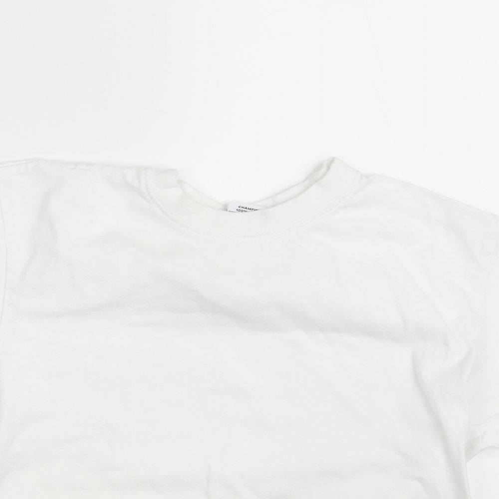 Close-up detail of Banner boys’ white basic t-shirt, size 9-10, years