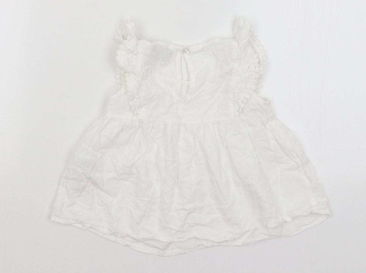 Back view of Primark girls’ white basic blouse, size 4-5, years