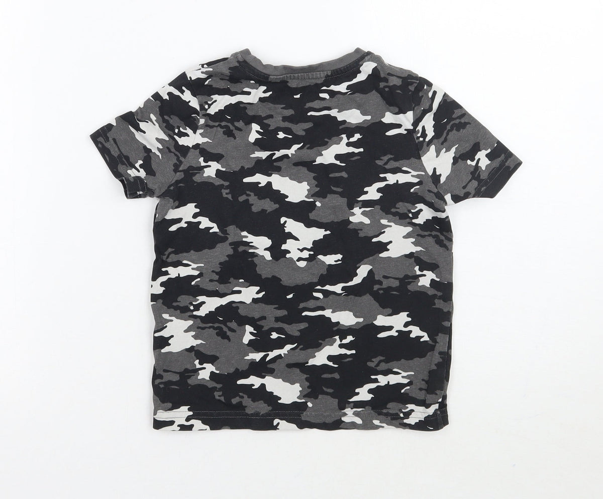 Back view of Tu boys’ grey camouflage basic t-shirt, size 3, years