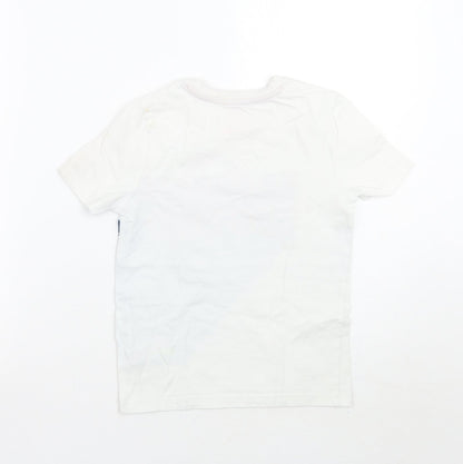 Back view of F&F boys’ white basic t-shirt, size 7, years