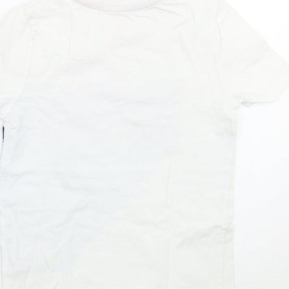 Brand and care label for F&F boys’ white basic t-shirt, size 7, years