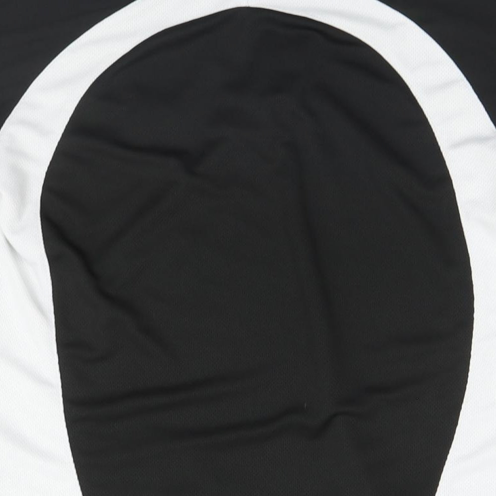 Brand and care label for AKOA men’s black basic polo
