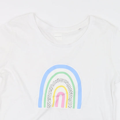 Close-up detail of Noodle & Stitch women’s white basic t-shirt, size M