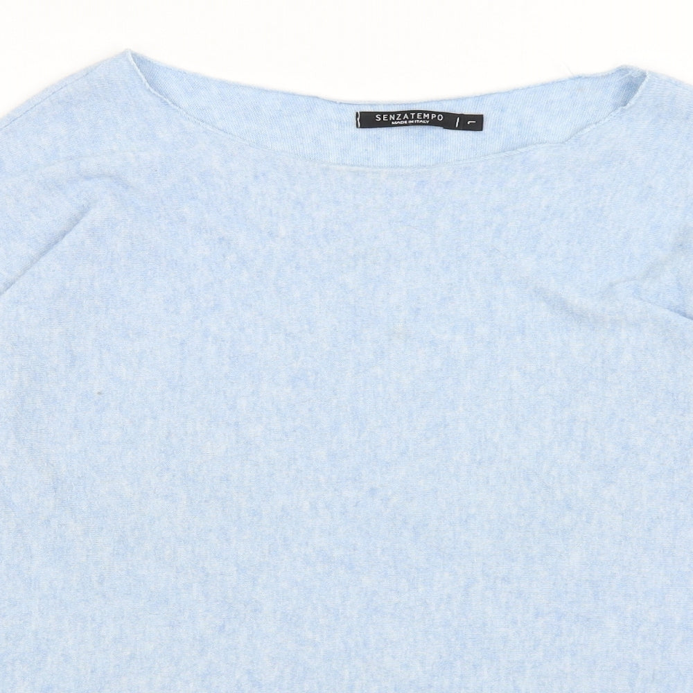 Close-up detail of Senza Tempo women’s blue basic t-shirt, size L
