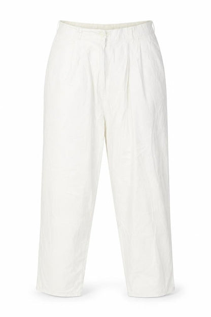 Front view of LEIBER women’s white trousers, size UK 16, 23-inch leg