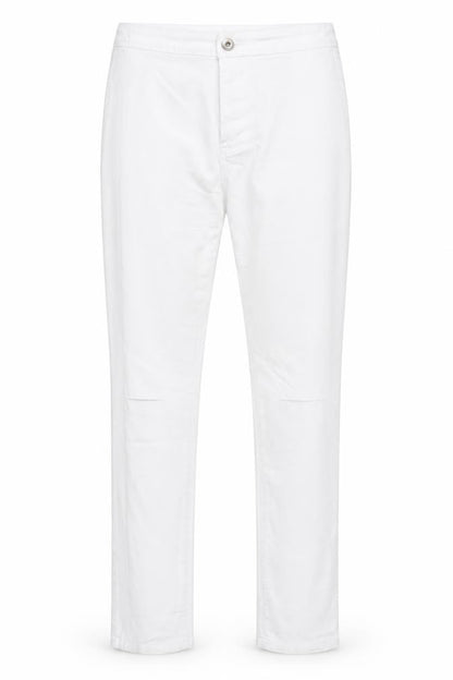 Front view of jo jonaco women’s white denim straight jeans, size XL, 29-inch leg