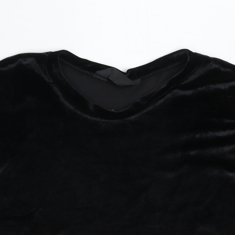 Close-up detail of MRT women’s black basic t-shirt, size UK 6
