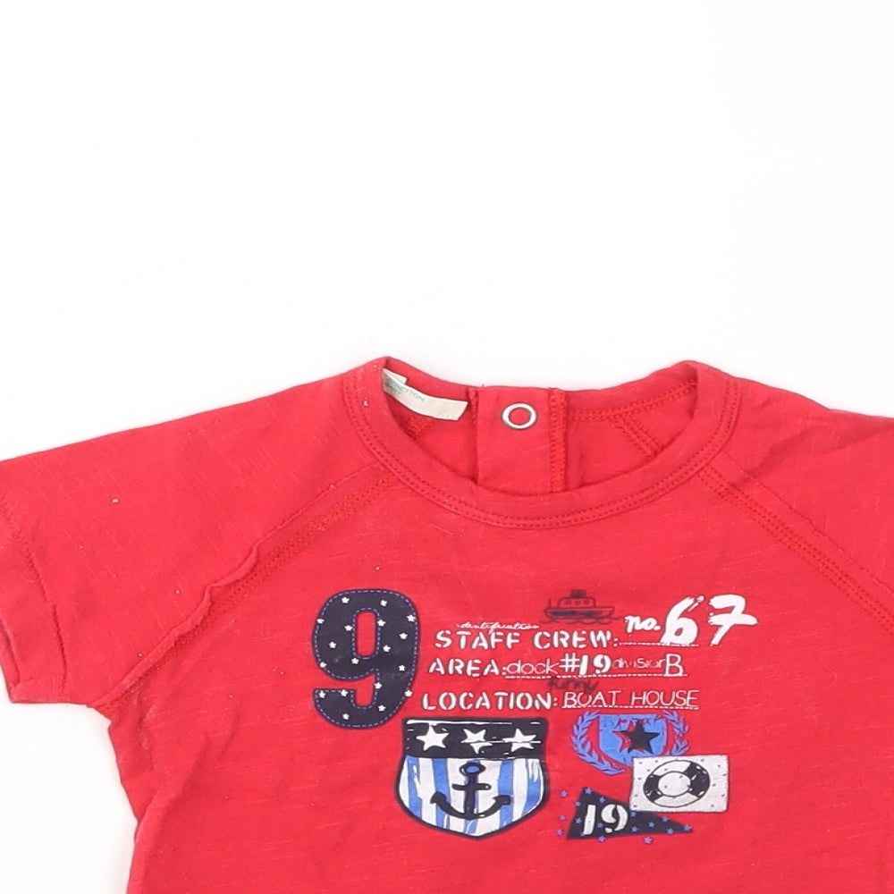 Close-up detail of United Colors of Benetton Baby Red Basic T-Shirt, size 9-12, Months
