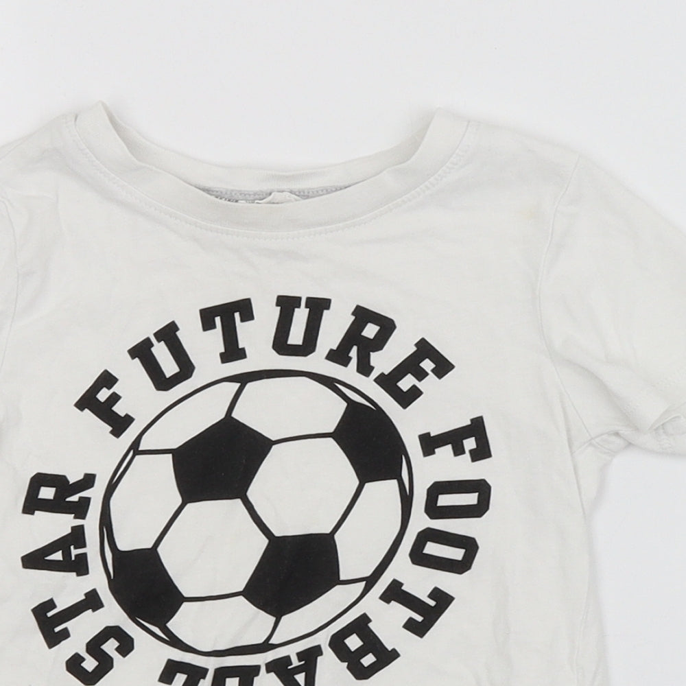 Close-up detail of H&M boys’ white basic t-shirt, size 3-4, years